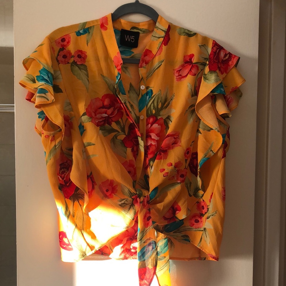 Super cute yellow tummy top